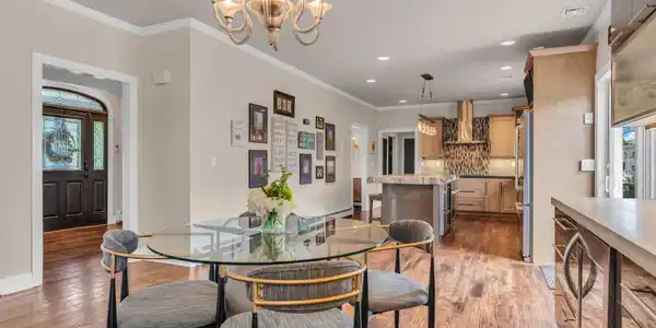 Image 2: KITCHEN