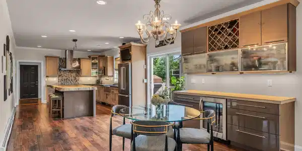 Image 3: KITCHEN