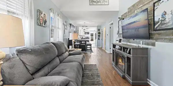 Image 3: 85 Wilson Ave (11)