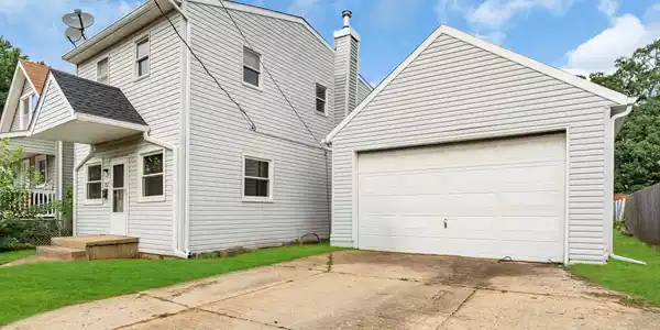 Image 3: 3-web-or-mls-DSC03510-1b