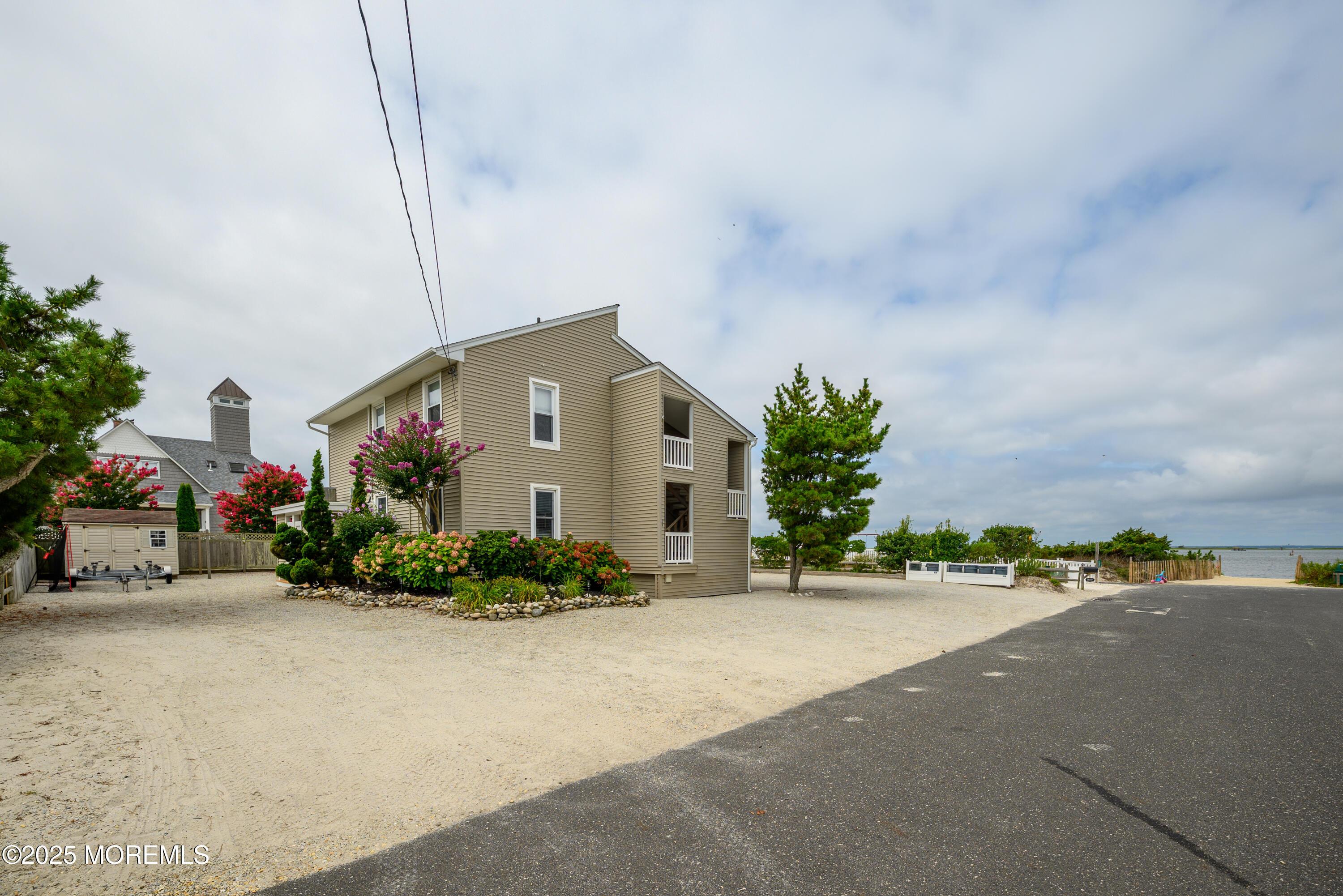 Image 2: 24 Joan Rd-1