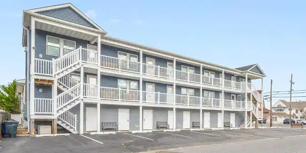1806 Grand Central Avenue Unit 10