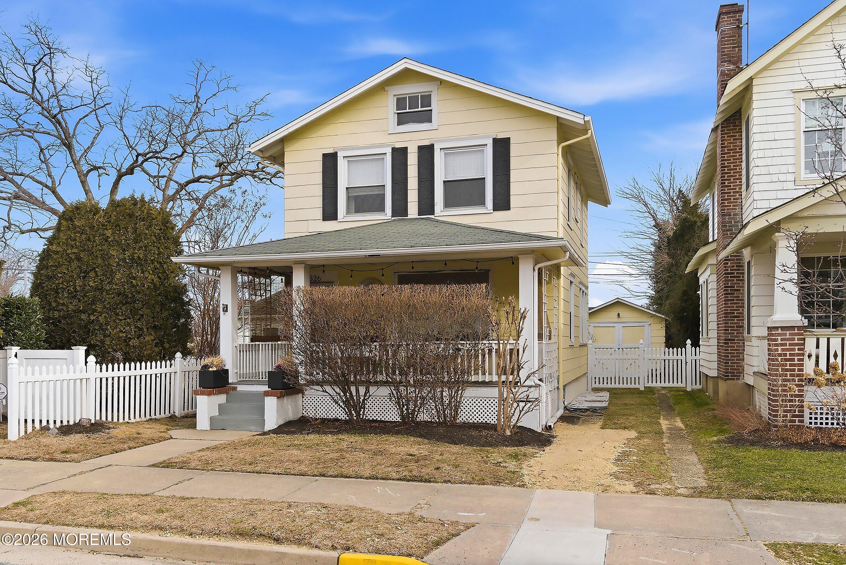 Image 4: 07-Front Right