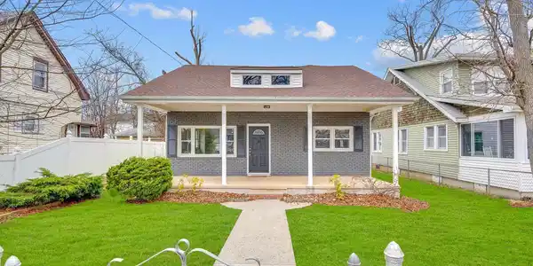 37 Beacon Boulevard
