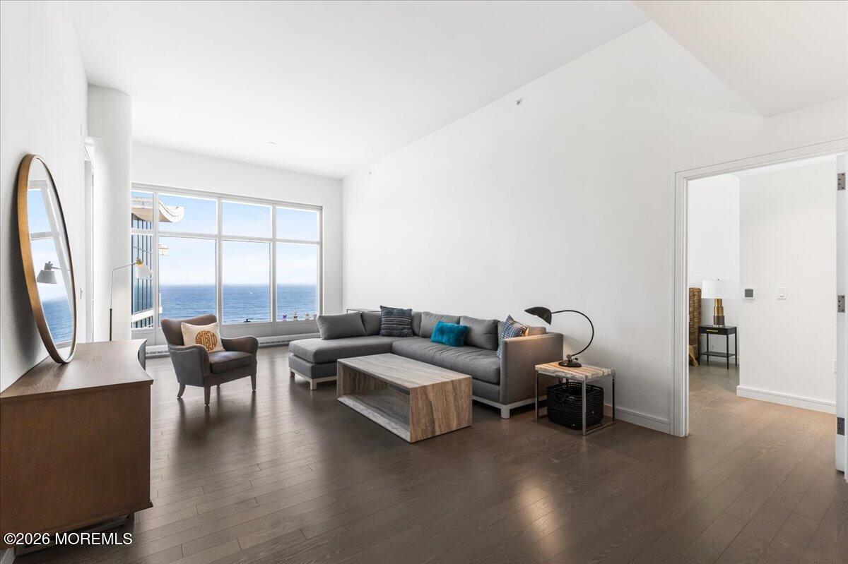 Image 2: 16-Family Room