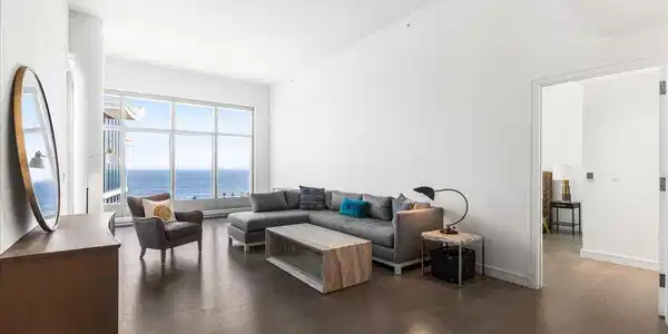 Image 2: 16-Family Room