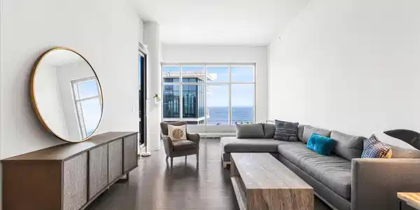 Image 3: 18-Family Room