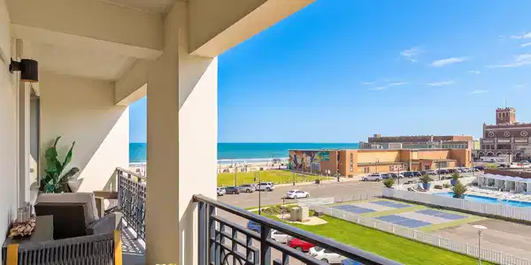 Image 3: -Balcony 1A