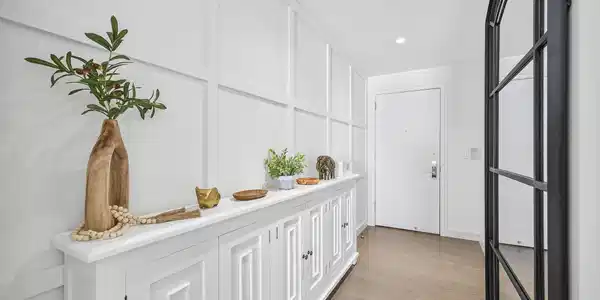 Image 3: Foyer