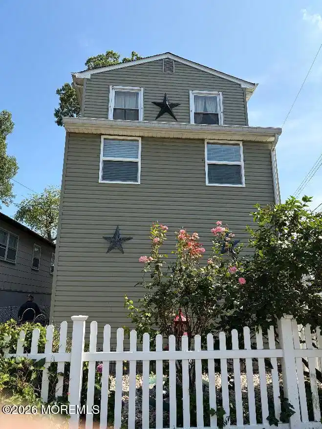 Image 1: 1