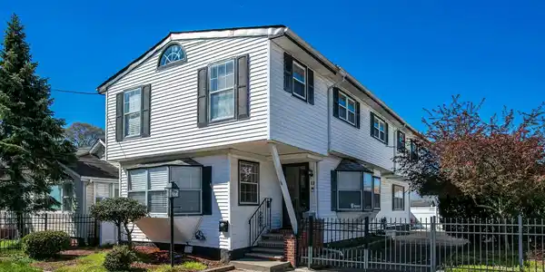 11 Dakota Avenue