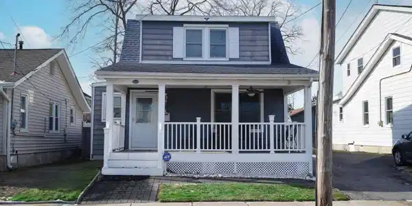 1809 Pine Terrace