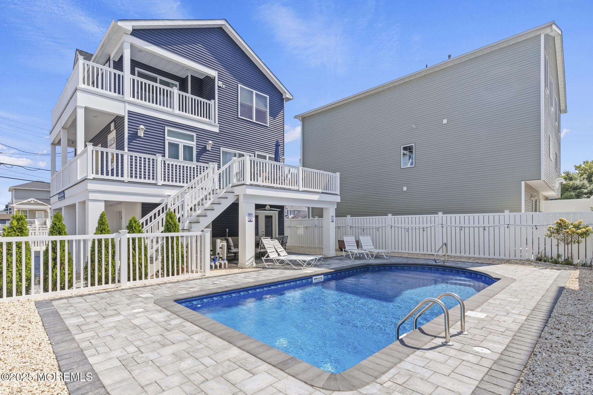 Image 2: 99 Coolidge Ave (54)