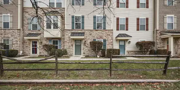 605 Bayside Court