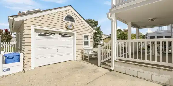 Image 3: 08-121 W New Jersey Ave8