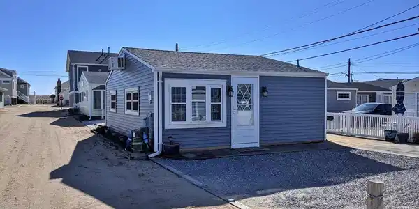 25 E Amberjack Way