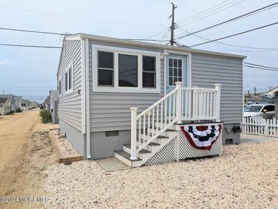 28 E Penguin Way