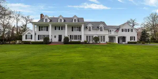 4 Broadmoor Drive
