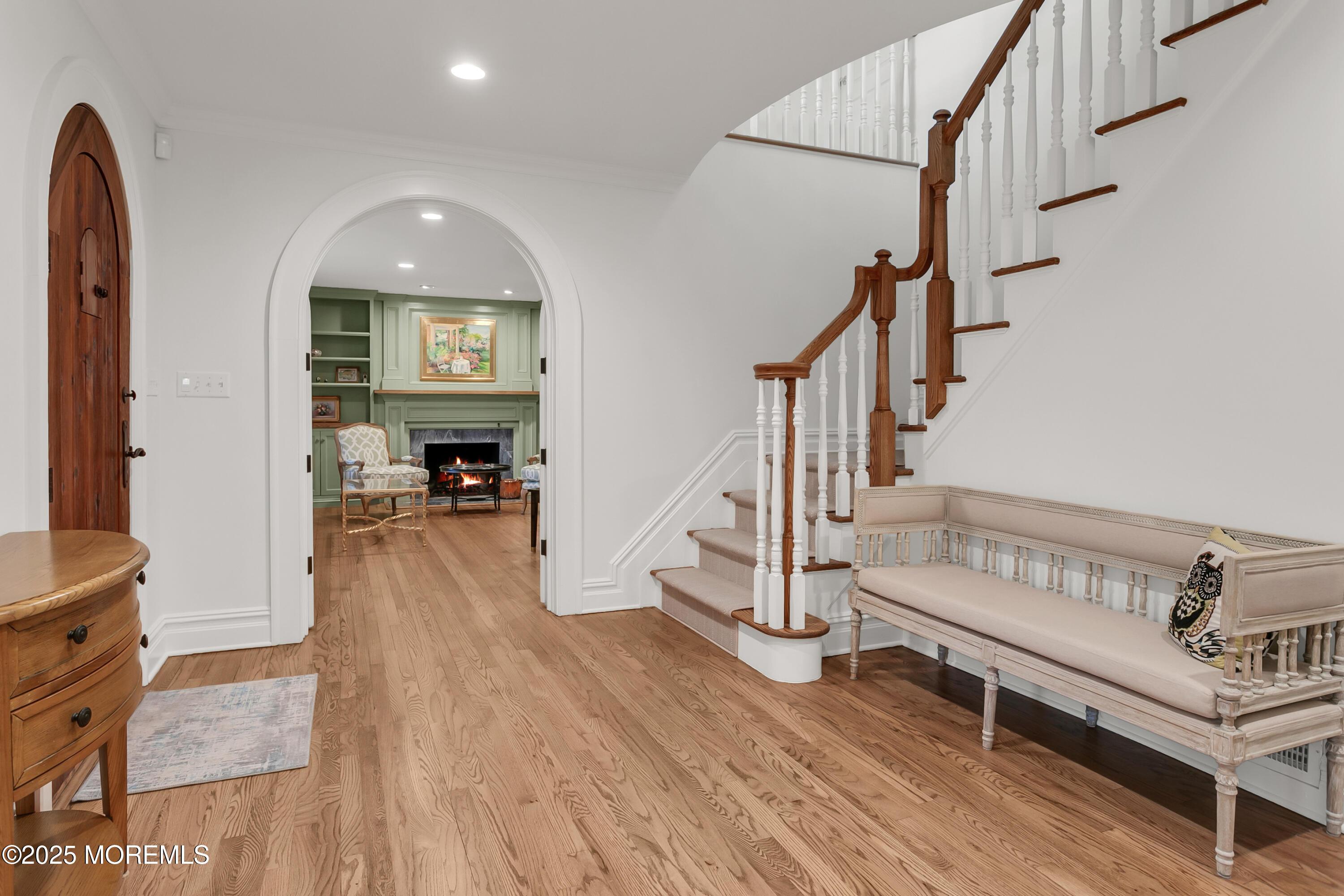 Image 4: Foyer to LR