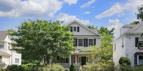 152 E River Road