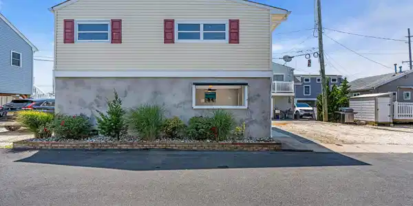 123 W Tide Way