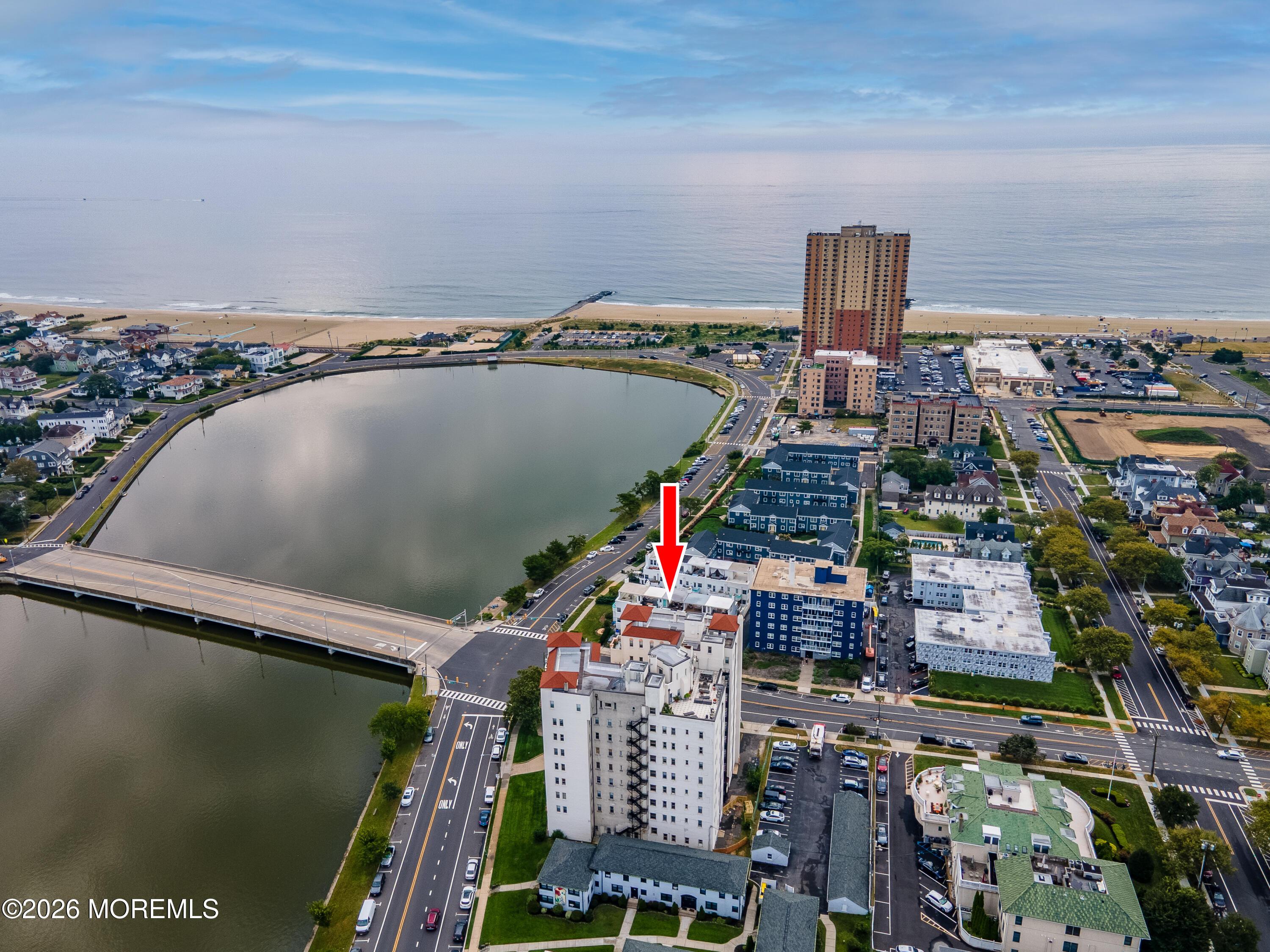 Image 2: 400deallakedr8f-drone-2