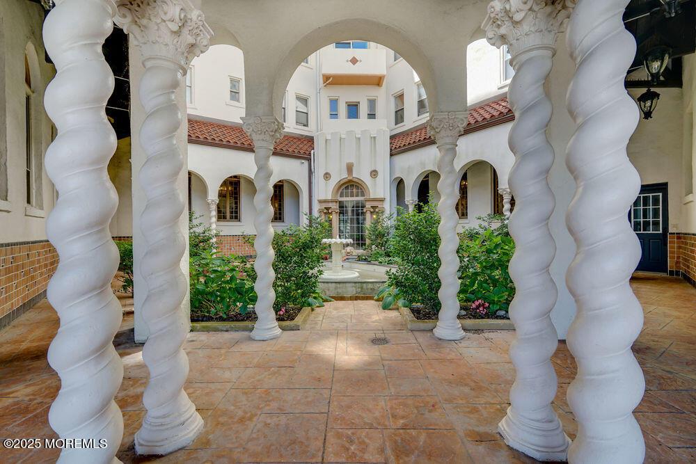 Image 4: Looking into courtyard from front