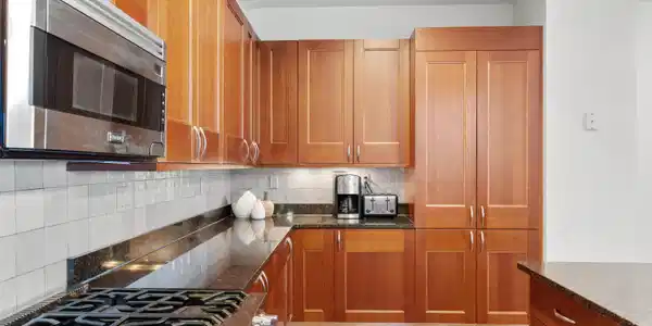 Image 4: Impeccably Designed Cabinets