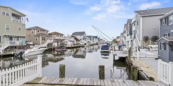 Image 2: 1707 Bay Blvd (40)
