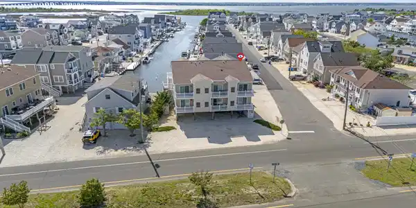 Image 3: 1707 Bay Blvd (45)