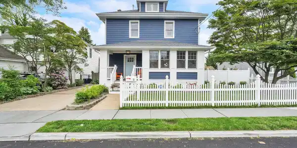 8 West Street