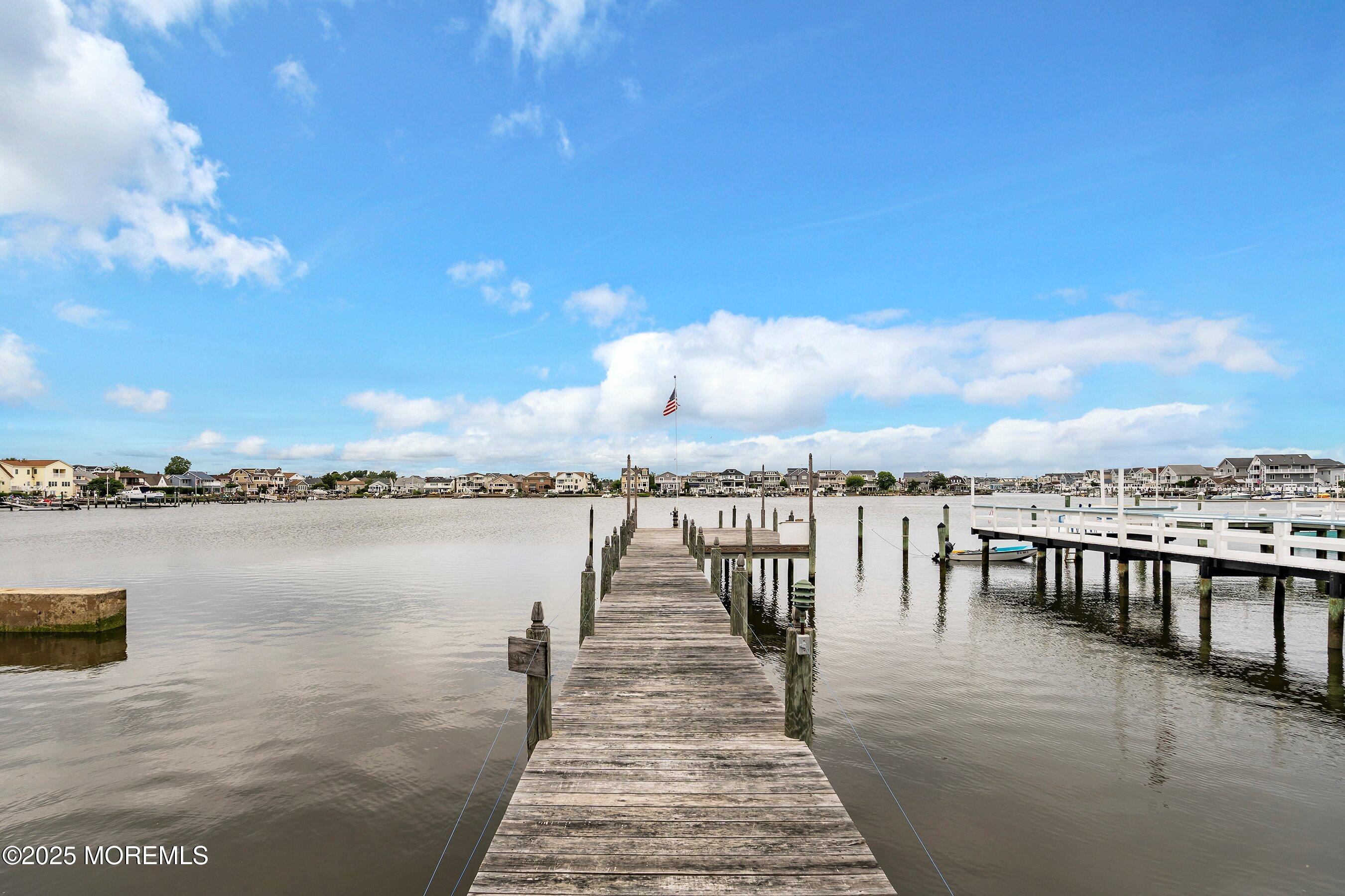 Image 4: 51-Dock
