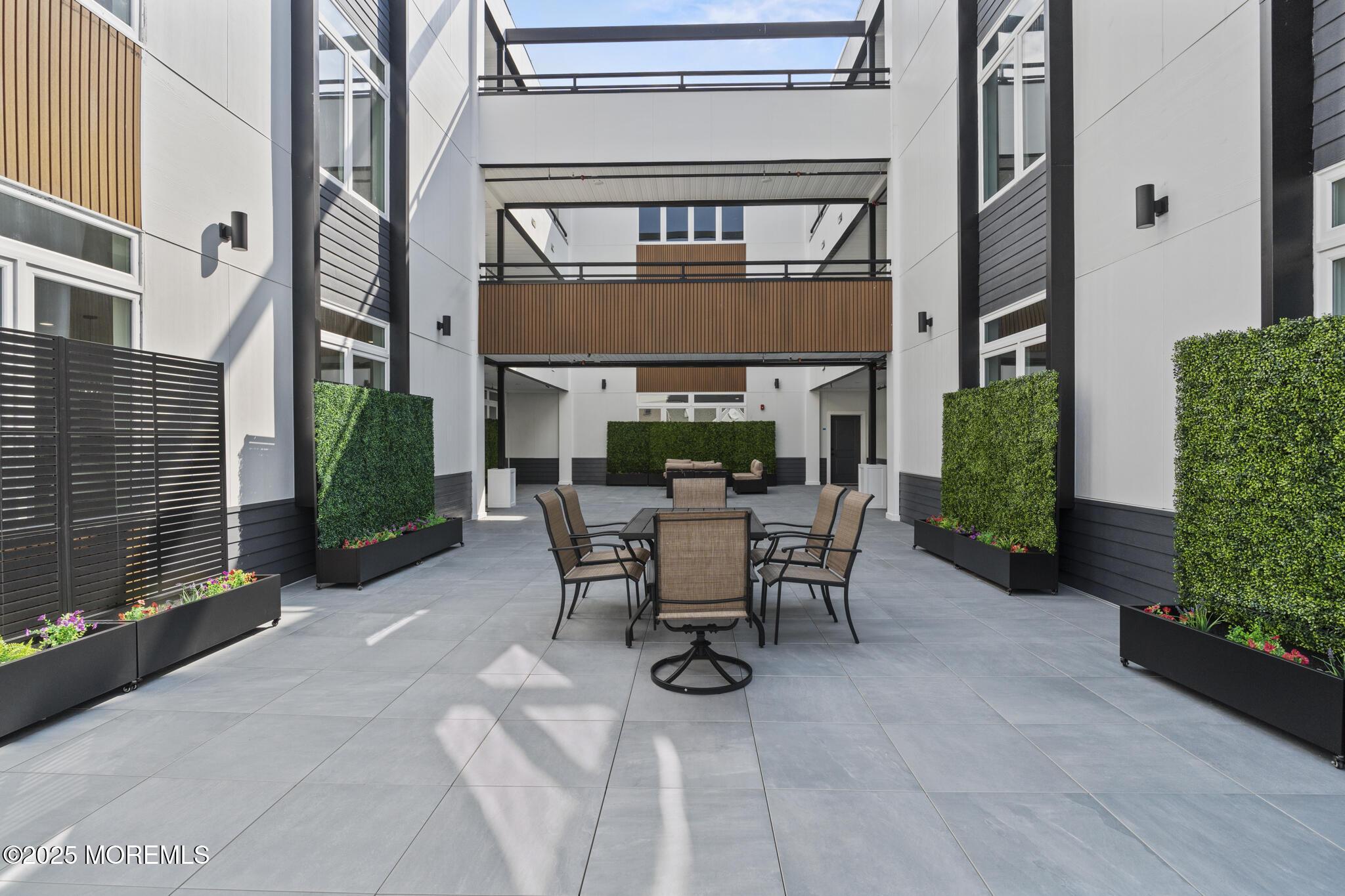Image 4: 1010 Blvd #1C (1)