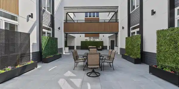 Image 4: 1010 Blvd #1C (1)
