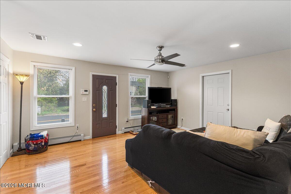 Image 3: 04-Family Room