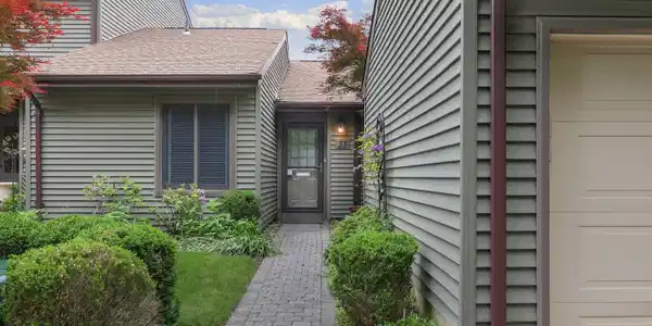 33 Andover Court