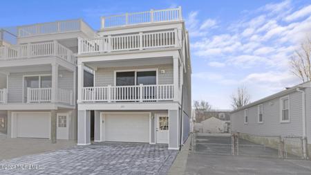 211 Carteret Avenue
