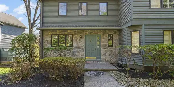 305 E Highland Avenue