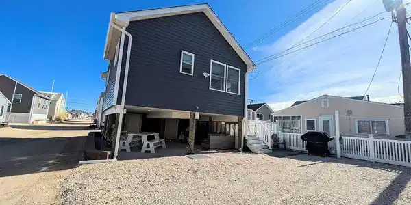 109 W Bonita Way