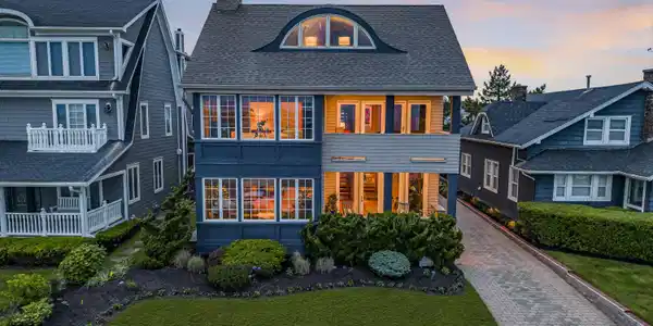 2009 Ocean Avenue
