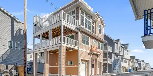 170 W Beach Way