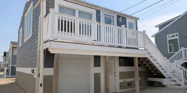 109 W Tarpon Way