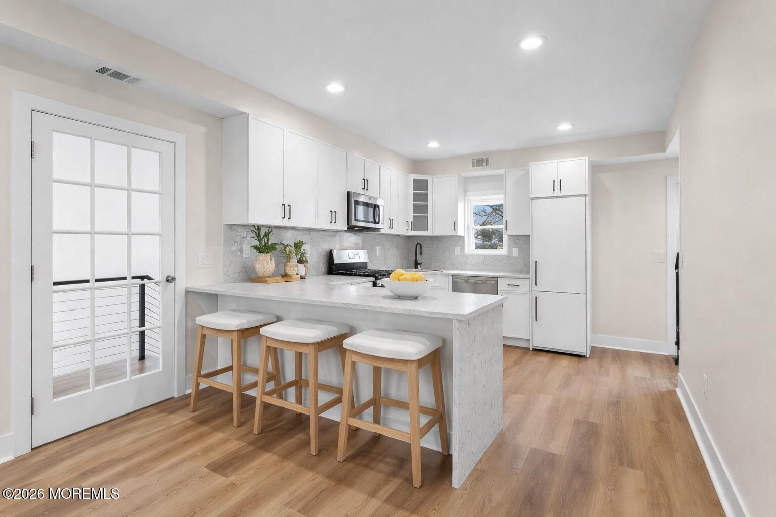 Image 4: Coastal farmhouse kitchen with island