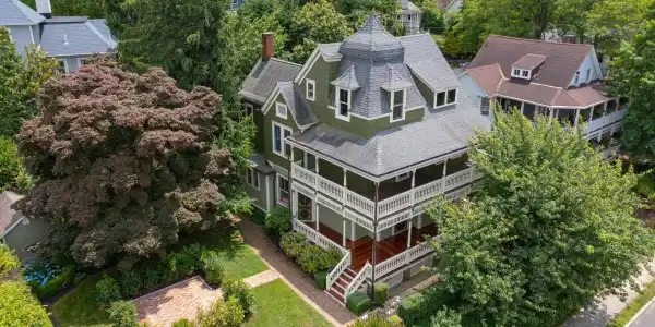 34 4th Avenue