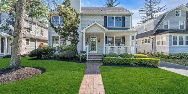 10 Forrest Avenue