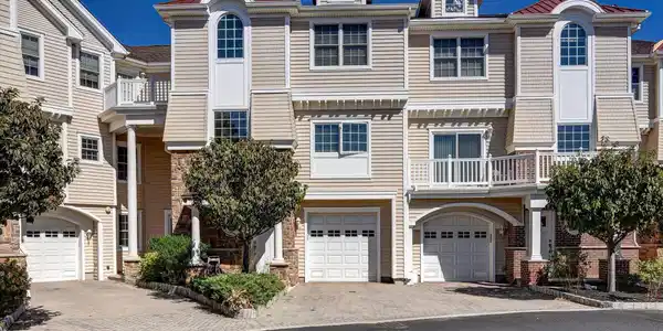 205 Gateway Court