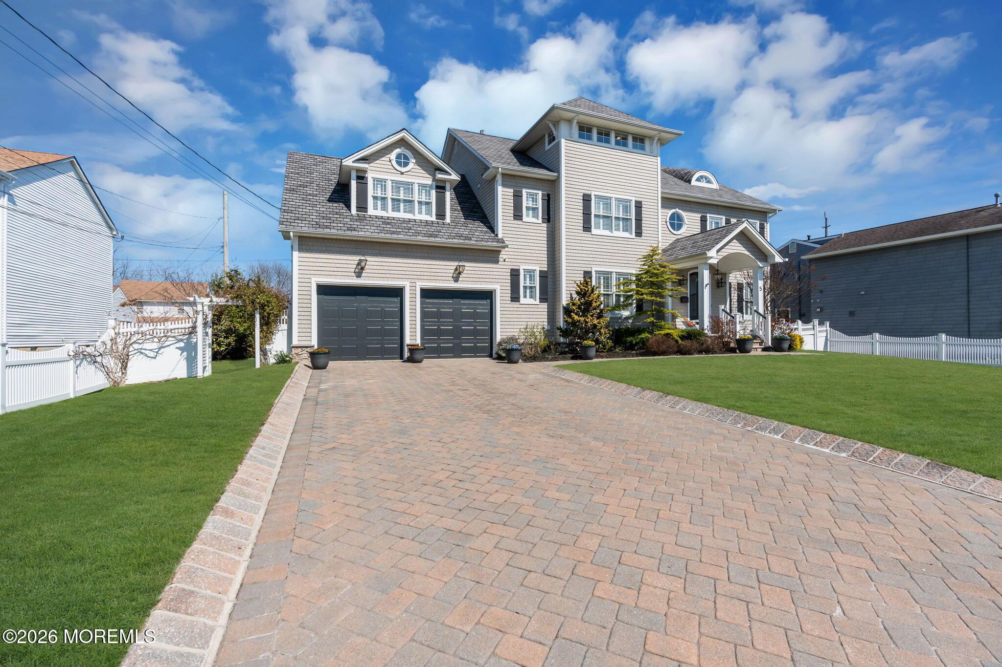 Image 3: 3-web-or-mls-DSC07758-1