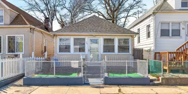 55 Pineview Avenue