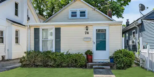 74 Seabreeze Way