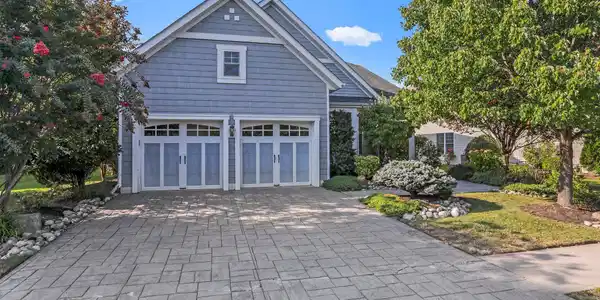 17 Iselin Lane
